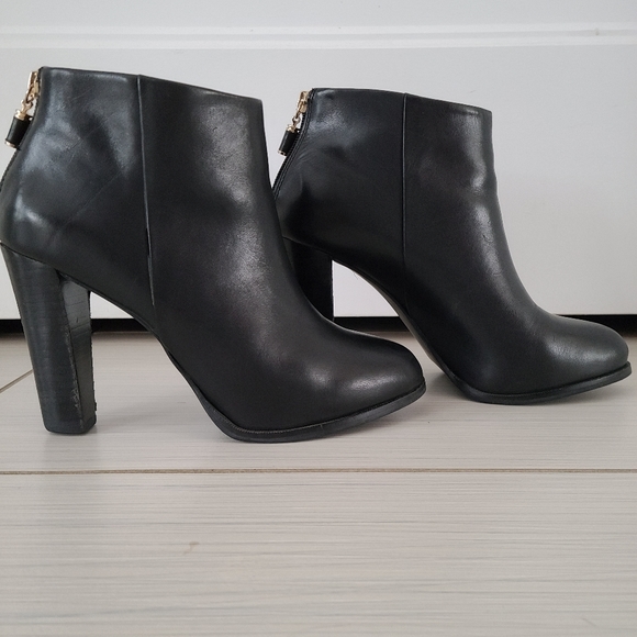Leather ankle boots - Picture 2 of 4